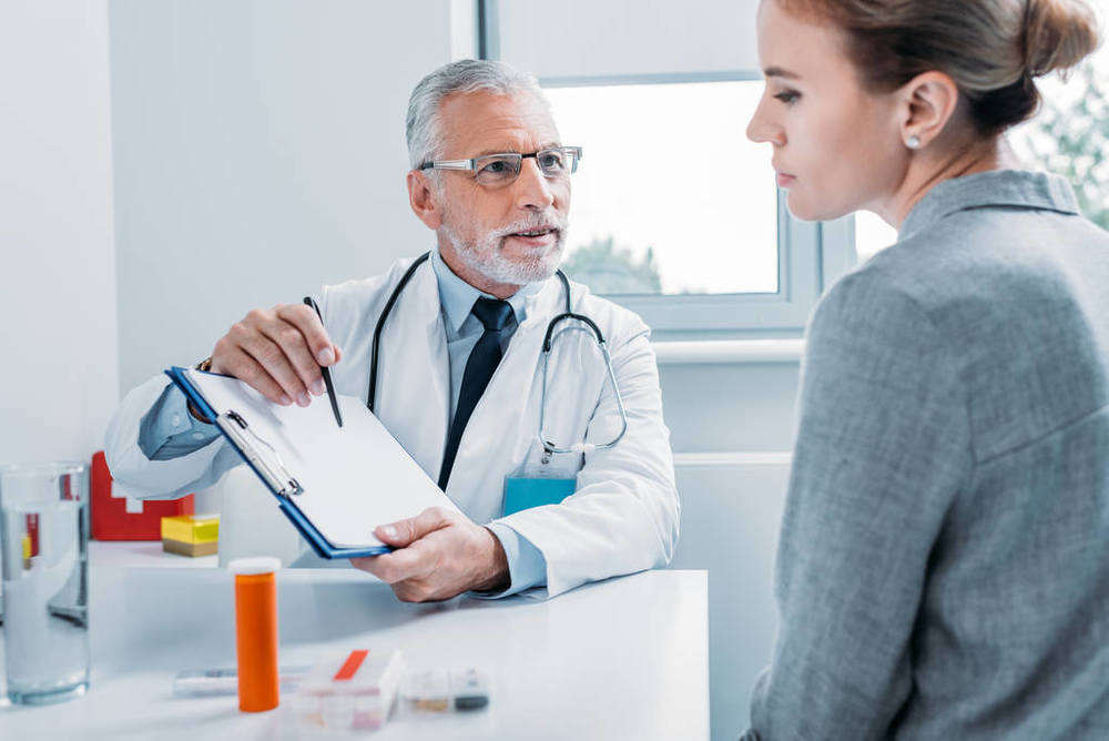 给妈妈买什么保险比较好？附不同年龄女性投保技巧